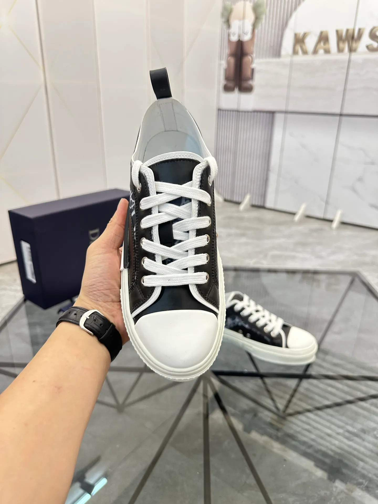 Selling men's shoes 💰: 💰P400¥ Product trademark: Dio* "Dior*" low-top casual shoes Regular size: 36-45 (can be customized to 46) Couple style B23 Product materials: Upper imported original fabric, breathable lining, original outsole. No.: 007
